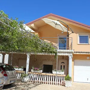 apartments-novoselic.hotelinzadar.com/